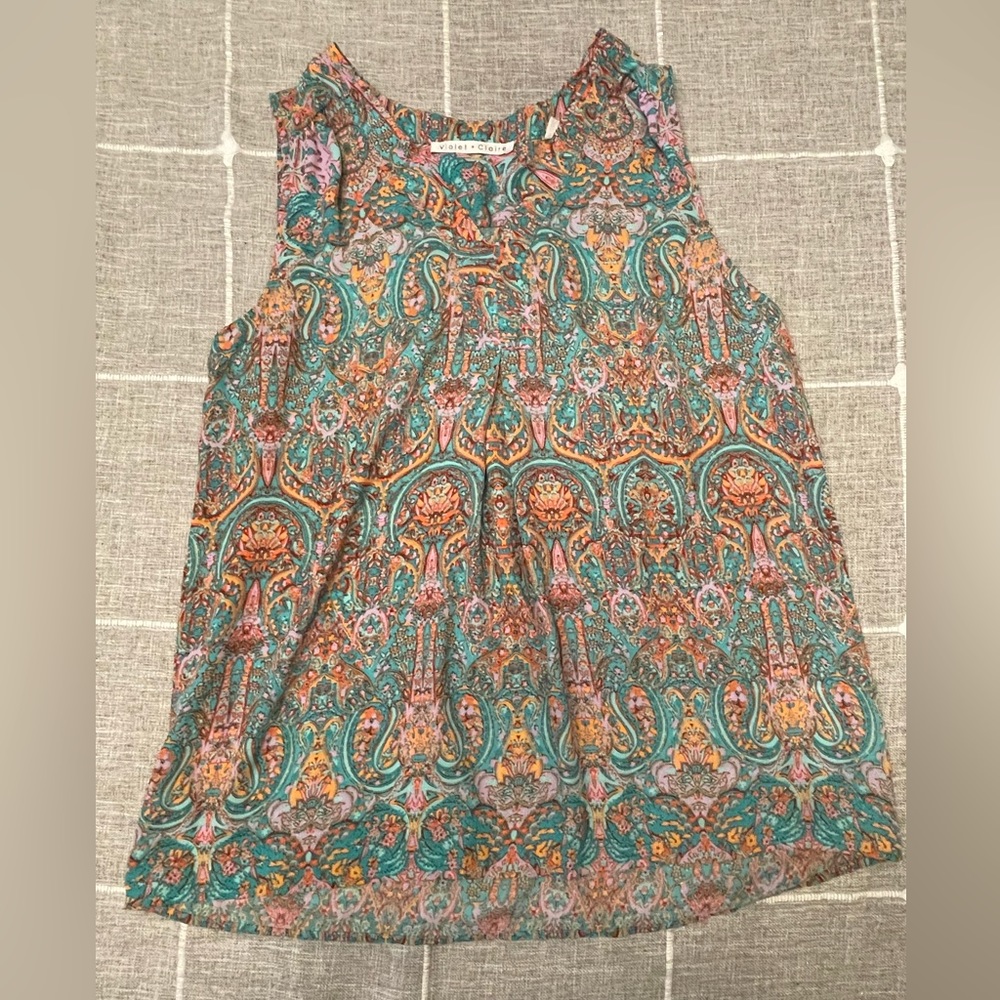 Violet & Claire paisley sleeveless blouse size S